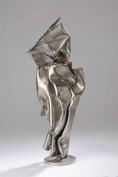 null 
Albert FERAUD (1921-2008). 

Composition. 

Inox plié et soudé, signé sur la...