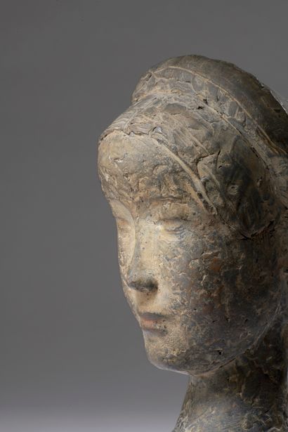 null 
VU CAO DAM (1908-2000). 

Tête de jeune femme. 

Terre cuite patinée signée...