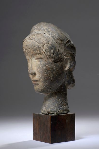 null 
VU CAO DAM (1908-2000). 

Head of a young woman. 

Patinated terracotta signed...