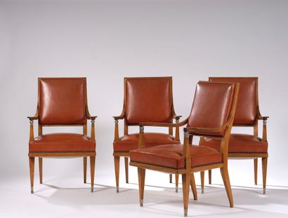 null 
Lucien ROLLIN (1905-1993). 

Suite de quatre fauteuils en frêne ondé à dossier...