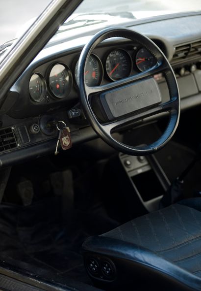 null 
*PORSCHE 911 Carrera 3,2 1987

N° de série : WPOZZZ91ZHS102090

N° de moteur...
