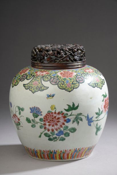 null 
CHINA - 18th century. 





Porcelain ginger pot with polychrome decoration...