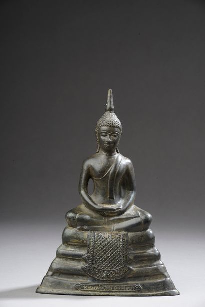 null THAILAND - XXth century.

Bronze statuette of a Buddha sitting in padmasana...