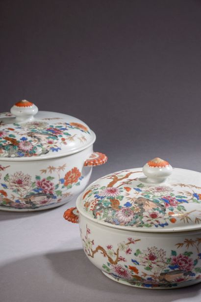 null 
CHINA, Compagnie des Indes - 18th century.





A pair of covered round bouillons...
