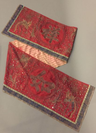 null CHINA - 19th century.

Rectangular red silk panel decorated with an embroidered...