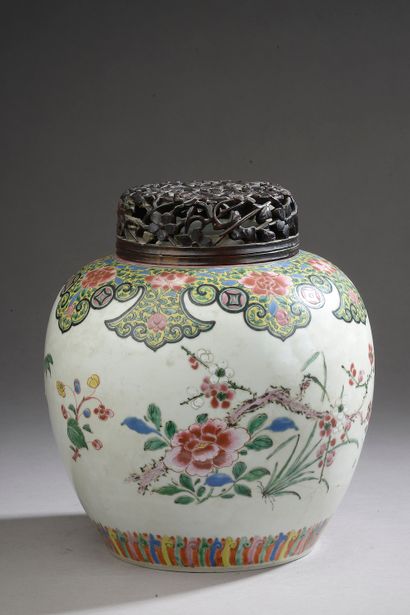 null 
CHINA - 18th century. 





Porcelain ginger pot with polychrome decoration...