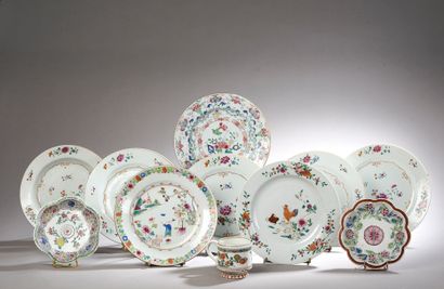 null CHINA - Compagnie des Indes, 18th century.

A set of three plates with enamelled...