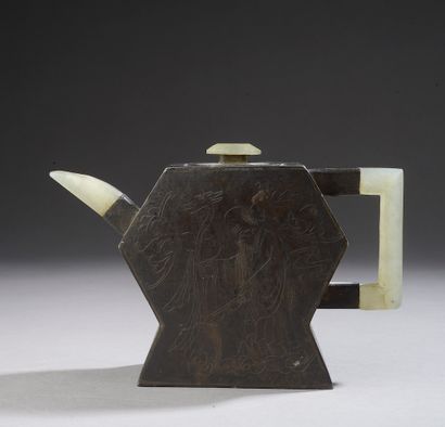 null 

CHINA - 19th century.

Small pewter teapot on a Yixing stoneware core, the...