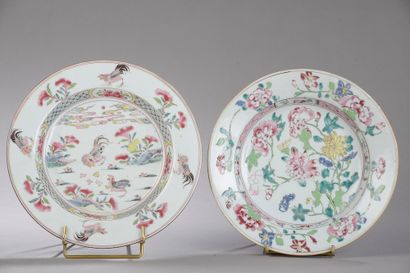null CHINA - Compagnie des Indes, 18th century.

Four porcelain plates with enamelled...
