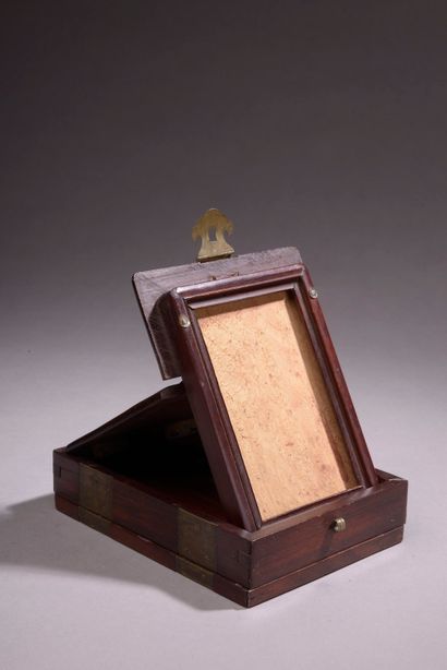 null CHINA - XIXth century.

Small wooden box with brass hinges revealing two fixed...