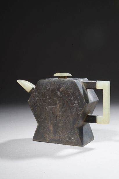 null 

CHINA - 19th century.

Small pewter teapot on a Yixing stoneware core, the...