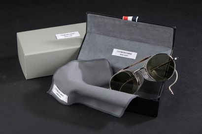 null THOM BROWNE.

Lunettes de soleil en métal argenté et bakélite façon corne dans...