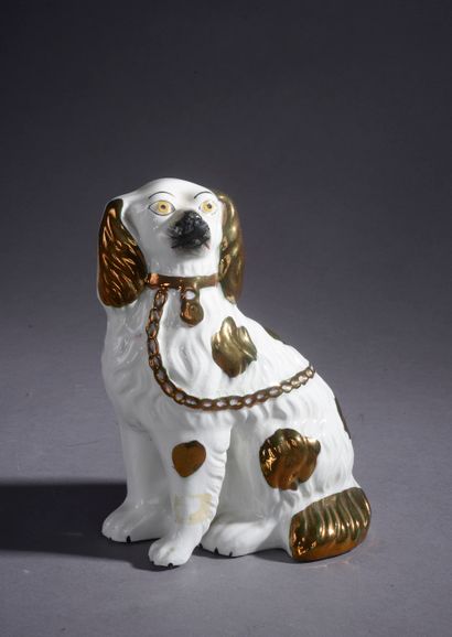 null Cavalier King Charles en porcelaine blanche à rehauts dorés (cheveux sous la...