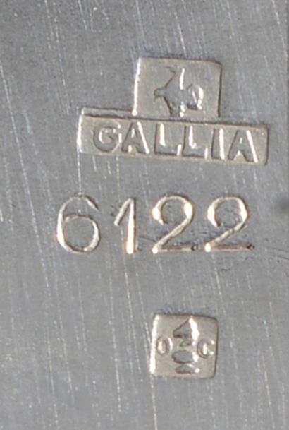 null Ensemble en métal argenté comprenant :

- GALLIA. Ensemble de quatre rince-doigts...
