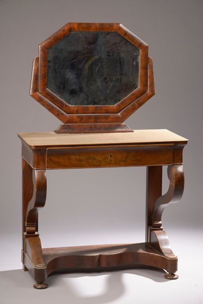 null Mahogany and mahogany veneer dressing table, the mirror in an octagonal frame...