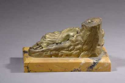null Erotic bronze inkwell element forming a paperweight and featuring a sleeping...