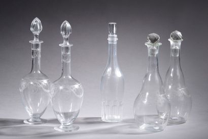 null Two pairs of glass carafes, the body of one with engraved decoration of flowered...