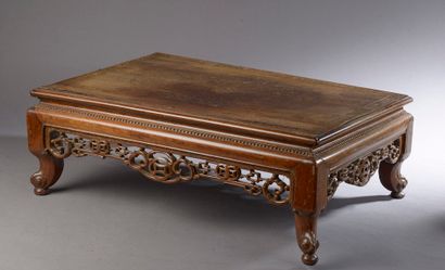 null Small table in exotic wood, the top engraved with a shou (longevity) motif surrounded...