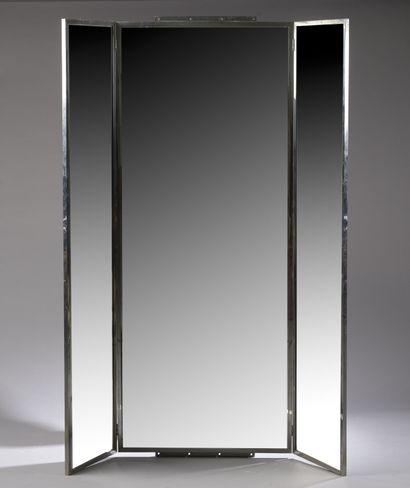 null Triptych mirror in a chromed metal frame (slight oxidation of the glass).

Art...
