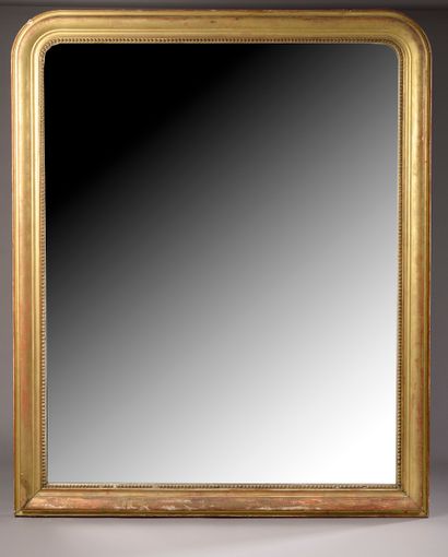 null Important miroir en bois sculpté et doré, les angles supérieurs arrondis (petits...