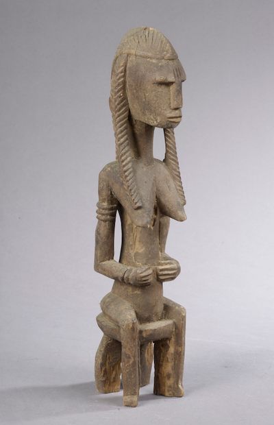 null Awale game in carved wood (missing).

Ivory Coast.

Length : 60 cm



A statuette...