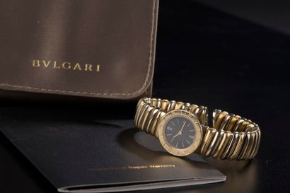 null BULGARI.

Ladies' wristwatch in 18k gold, "Tubogaz" model, the circular case...