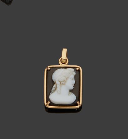 null An 18k yellow gold rectangular pendant with an agate cameo showing a man in...