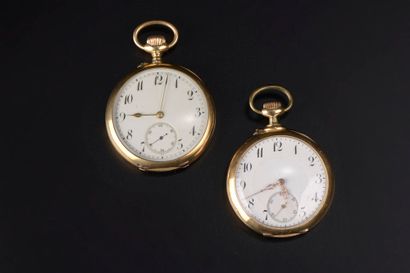 null Set of two 18k yellow gold pocket watches, one with a plain back, the second...