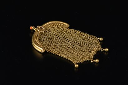 null Small chainmail purse in 18k yellow gold holding four small balls.



Height...