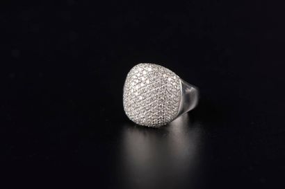 null Ring in 18k white gold, the bezel entirely paved with 135 small brilliant-cut...