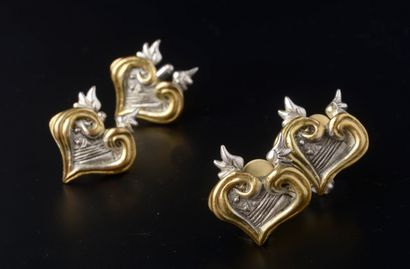 null CHRISTIAN LACROIX.

Pair of silver and gold-plated heart-shaped ear clips.

Height...