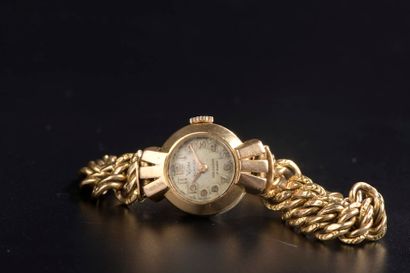 null WYLER.

Ladies' wristwatch in 18k yellow gold, the circular case with ivory...