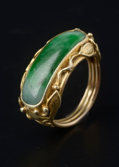 14k yellow gold ring, the leafy setting adorned...
