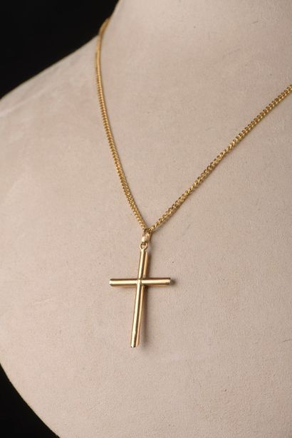 null Necklace in 18k yellow gold with a neck chain and a cross pendant.

Length :...