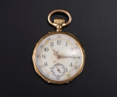 null Pocket watch, the case in 18k yellow gold faceted and chased with foliage, the...