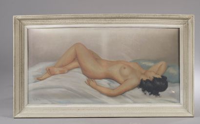 null L. BOYER (XXe siècle).

Femme nue allongée. 

Huile sur toile signée en bas...