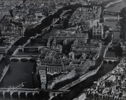 null Roger HENRARD (1900-1975).

Vue de l'Ile de la Cité ; Vue de Notre-Dame de Paris.

Deux...