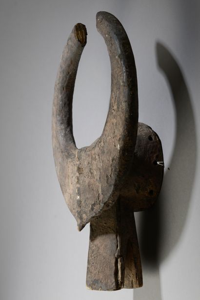 null MAMA mask, Nigeria. 



Wooden.



Length : 43,5 cm - Width : 27 cm - Depth...
