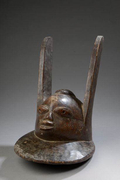 null YOROUBA / YORUBA "apasa" mask, Nigeria. 

Wooden.

Height : 36 cm 36 cm - Width...