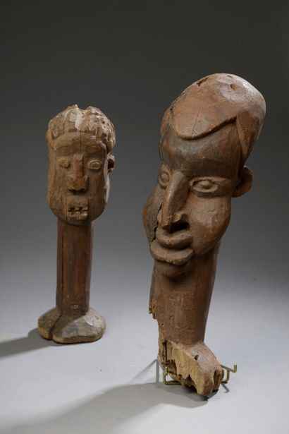 null Two BAMOUN marottes, Cameroon. 



Wooden.



Height : 36 cm 36 cm and 42 c...
