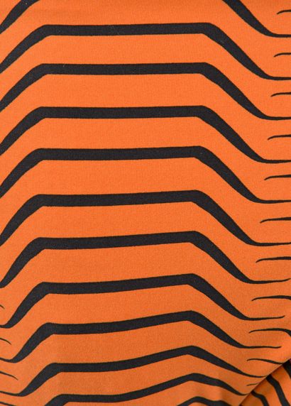 null *DVF - Diane Von Fürstenberg.

Size L, Set includes: black and orange stripe...