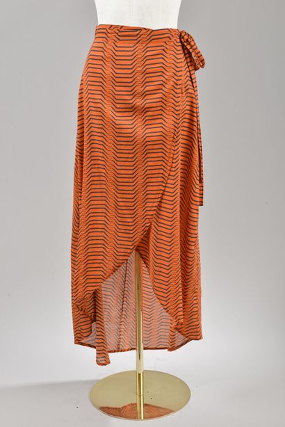 null *DVF - Diane Von Fürstenberg.

Size L, Set includes: black and orange stripe...