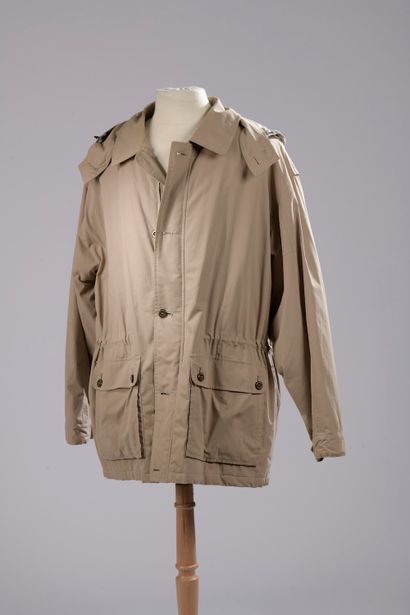 null BURBERRY. 

Parka in beige cotton gabardine, small collar and removable hood,...