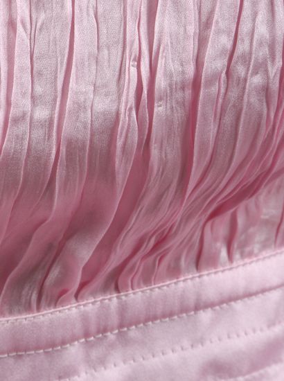 null *Ensemble comprenant : 

- Jupe longue en polyester dans un camaïeu de rose,...