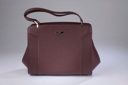 null BENTLEY.

Bag model "Barnato" in burgundy grained calf leather, double handle,...