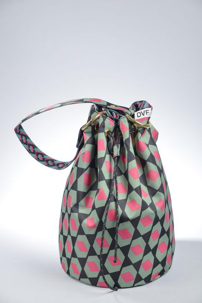 null DVF - Diane Von Fürstenberg.

Set including: large reversible "hexagon" purse...