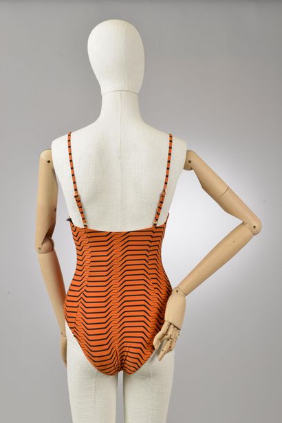 null *DVF - Diane Von Fürstenberg.

Size L, Set includes: black and orange stripes...