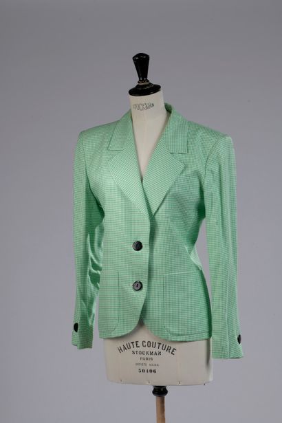 null YVES SAINT LAURENT Variation.



Veste ligne "Variation" en coton vichy vert...