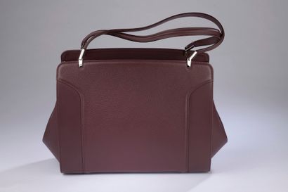 null BENTLEY.

Bag model "Barnato" in burgundy grained calf leather, double handle,...