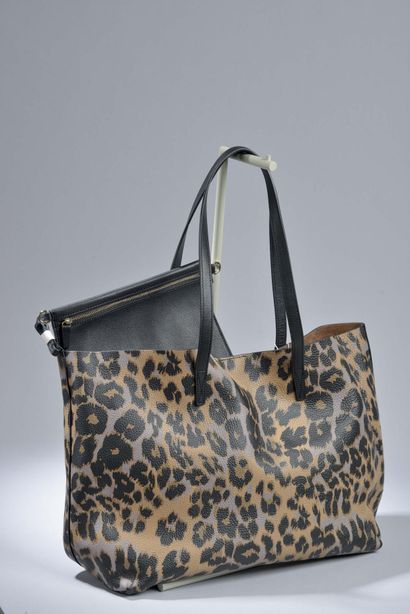 null DVF - Diane Von Fürstenberg.

Set includes: leopard print tote bag (489), pair...